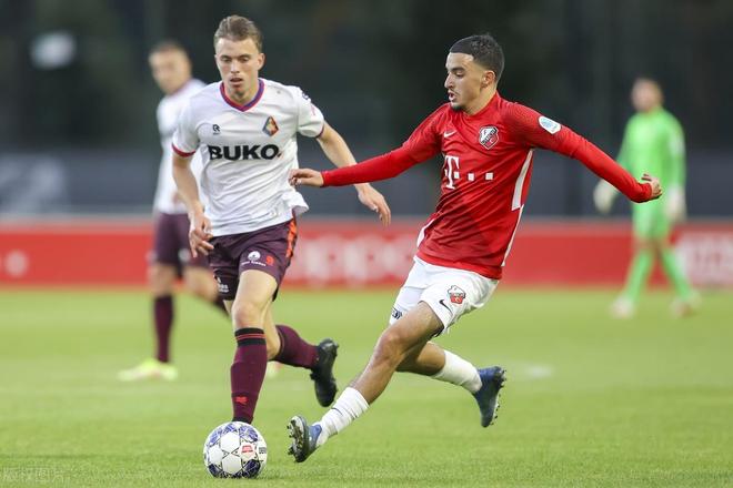 中占据首发 中占据首发