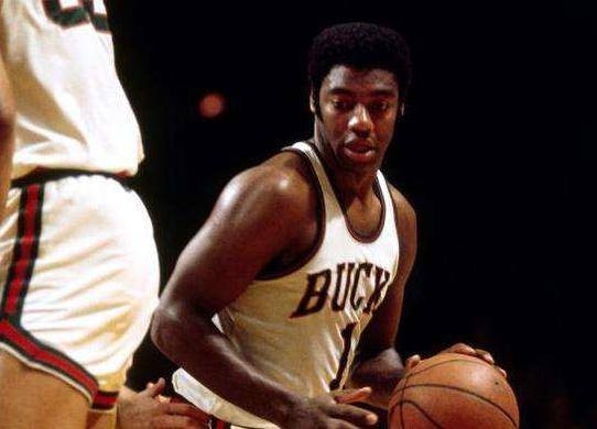 中占据首发 中占据首发