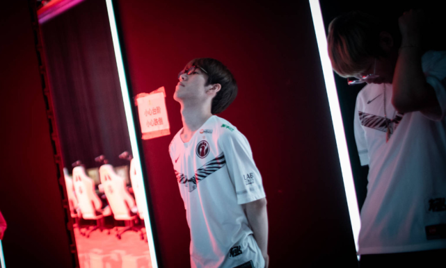 中就展现出 中就展现出