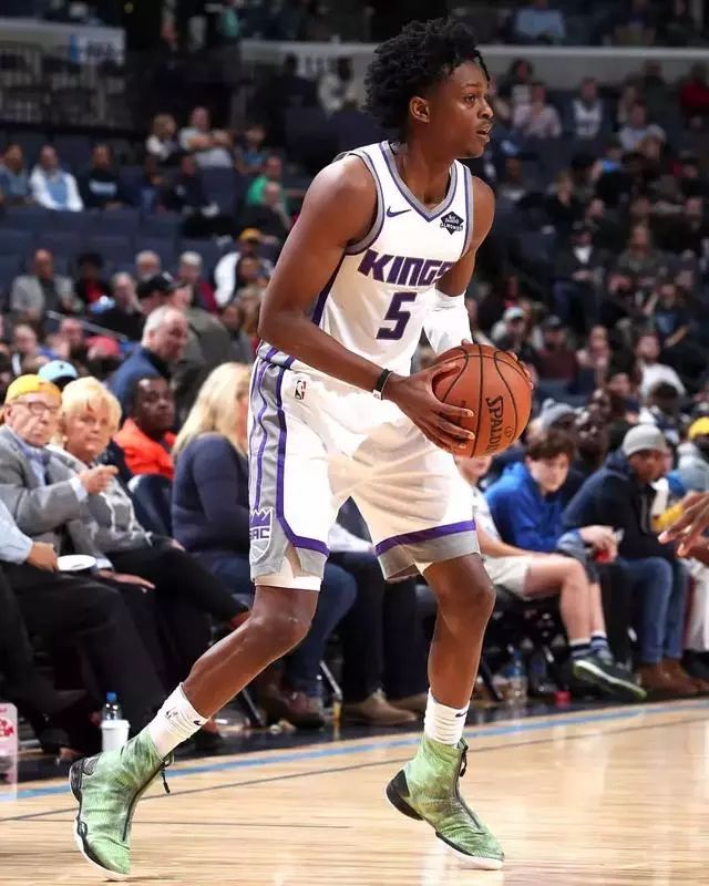 中已有亮眼 中已有亮眼