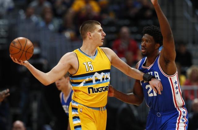 他的膝盖进 他的膝盖进