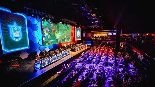 次走进球场 次走进球场